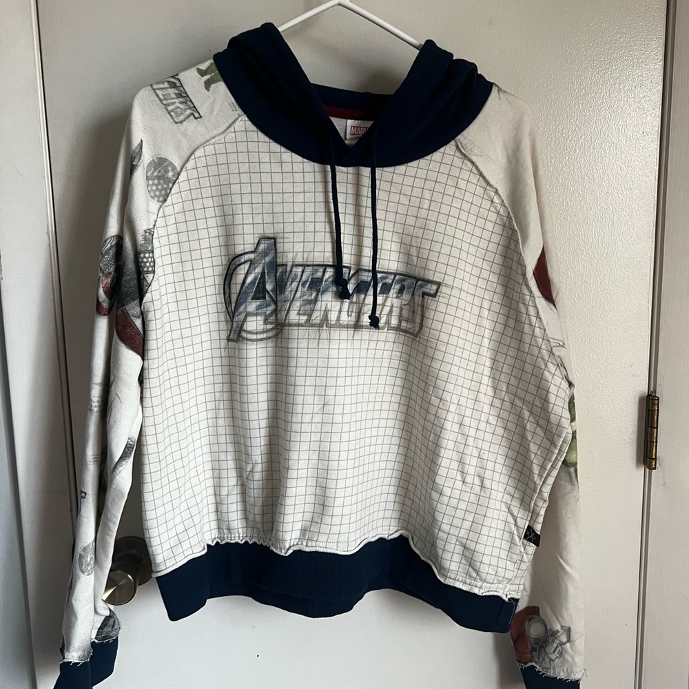 Like New! Avengers Women’s Cropped Hooded Sweatshirt with White and Navy Design
